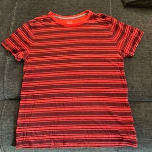 Men’s stripped tee.